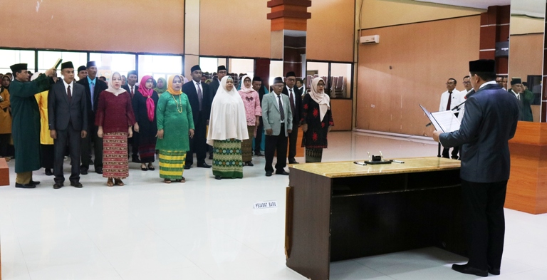 Rektor Lantik Dua Dekan dan Para Pejabat Struktural