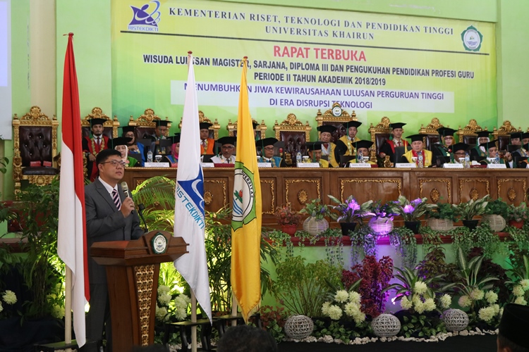 Rektor Universitas President Sampaikan Orasi Ilmiah Di Hadapan Sivitas Akademika Dan 948 Orang Wisudawan