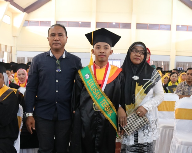Sahrul Ramadhan Aris Wisudawan Terbaik Pertama Dengan Nilai 3.99