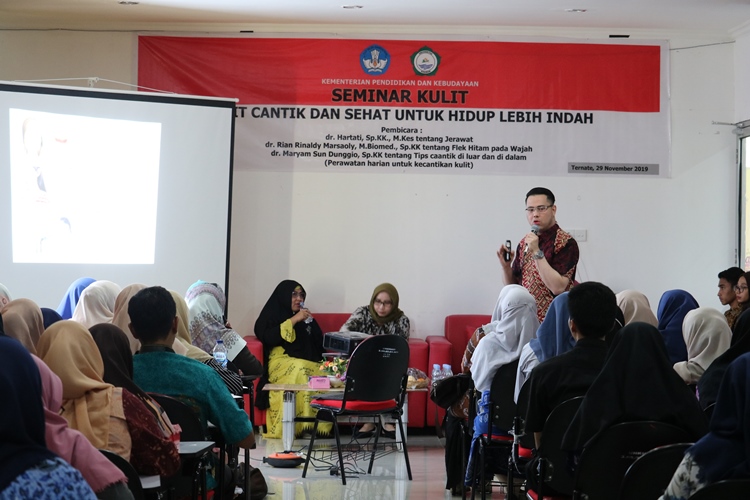 Peringati Dies Natalis Ke 4 Fakultas Kedokteran Gelar Seminar Kesehatan Kulit