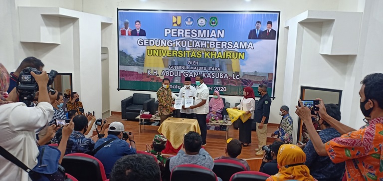 Rektor, Gubernur dan Kepala Balai Prasarana Pemukiman Malut, Resmikan Gedung Kuliah Bersama