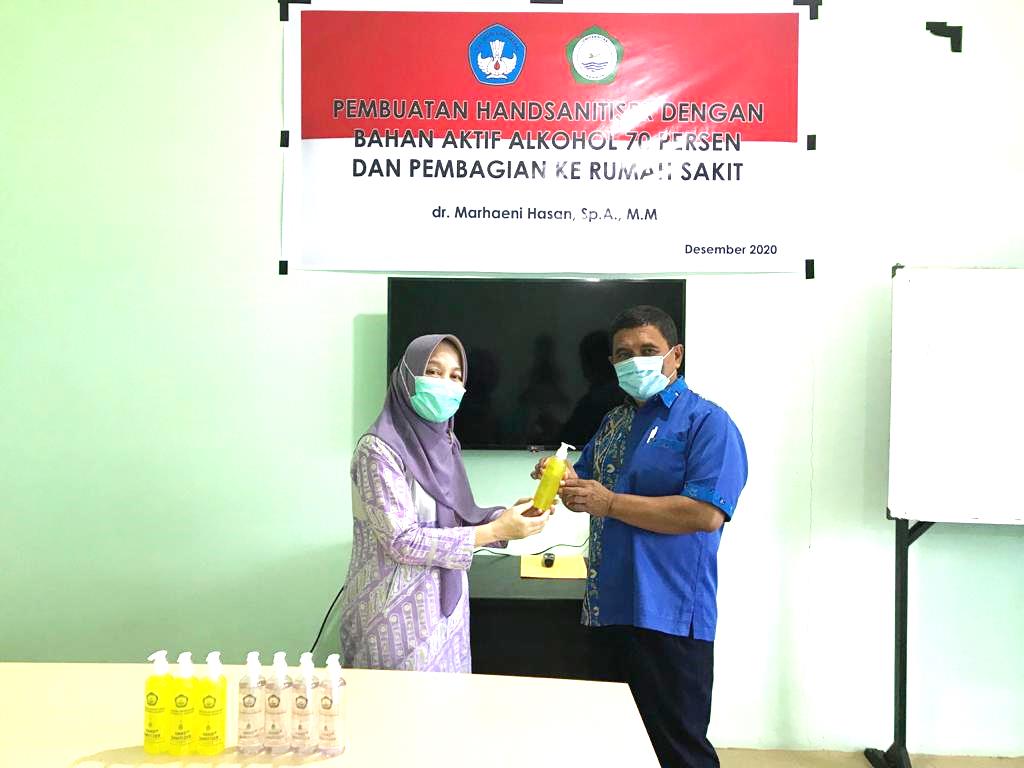 Pembuatan Handsanitiser dengan Bahan Aktif Alkohol 70 % dan pembagian ke Rumah Sakit di Kota Ternate