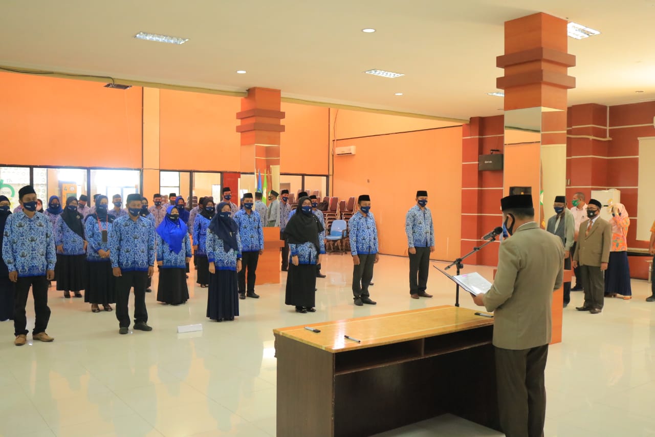 Rektor Unkhair Lantik 50 ASN dalam Jabatan Fungsional