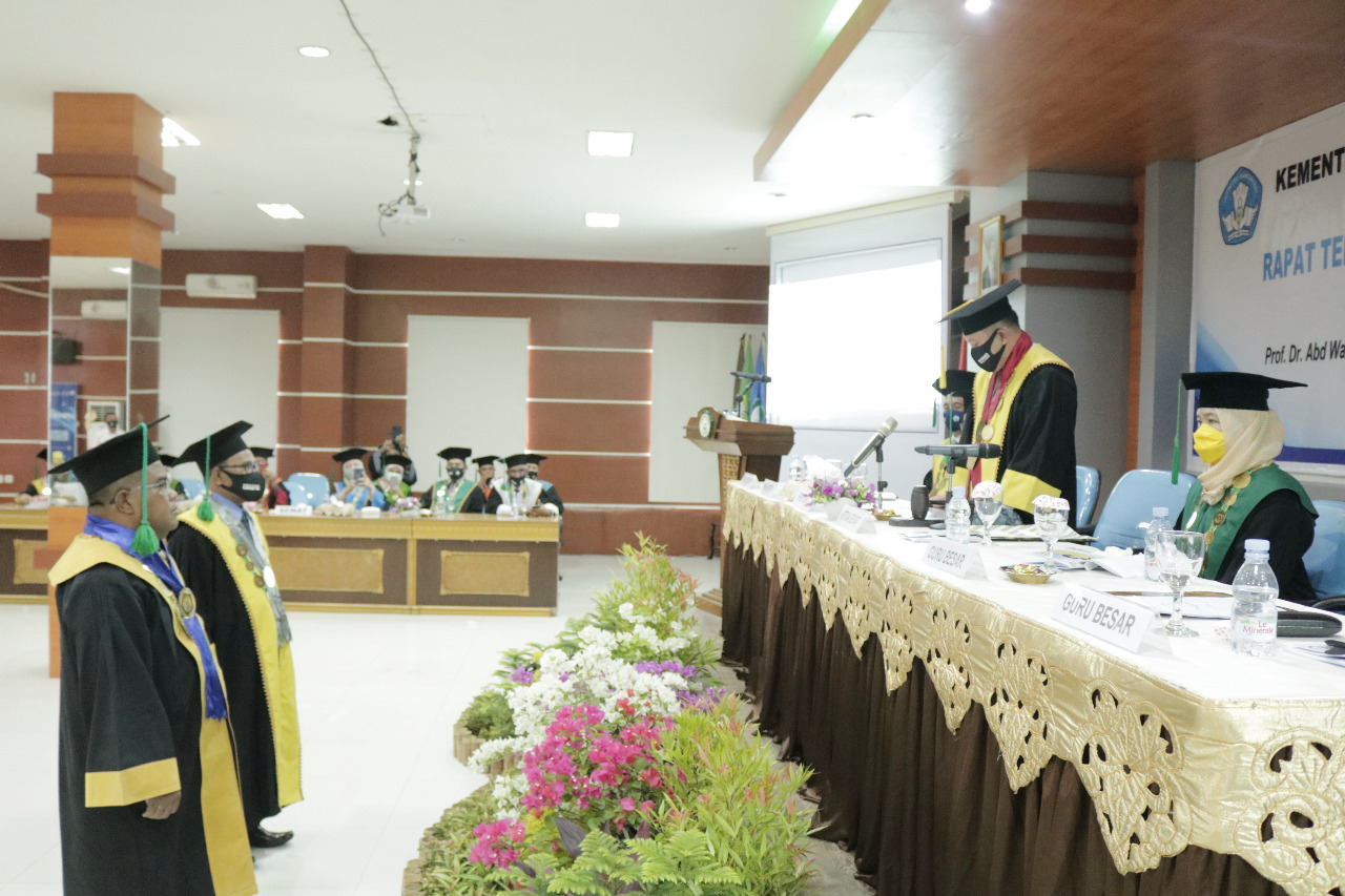 Rektor Unkhair Kukuhkan 2 Guru Besar Baru