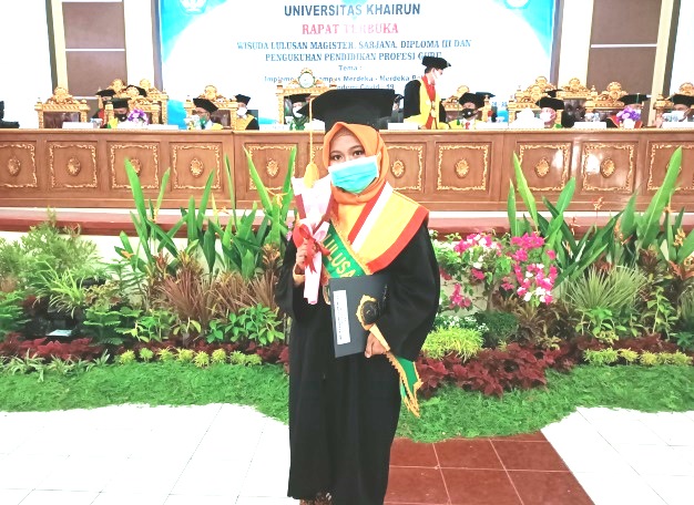 Nurlaila Kadarwati, Anak Tukang Ojek Jadi Wisudawati Terbaik