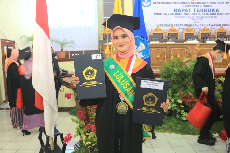 Dewi Harus Tancap Gas Untuk Jadi Wisudawati Terbaik