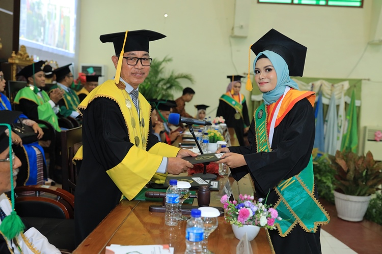 Unkhair Gelar Wisuda Periode II Tahun Akademik 2022/2023
