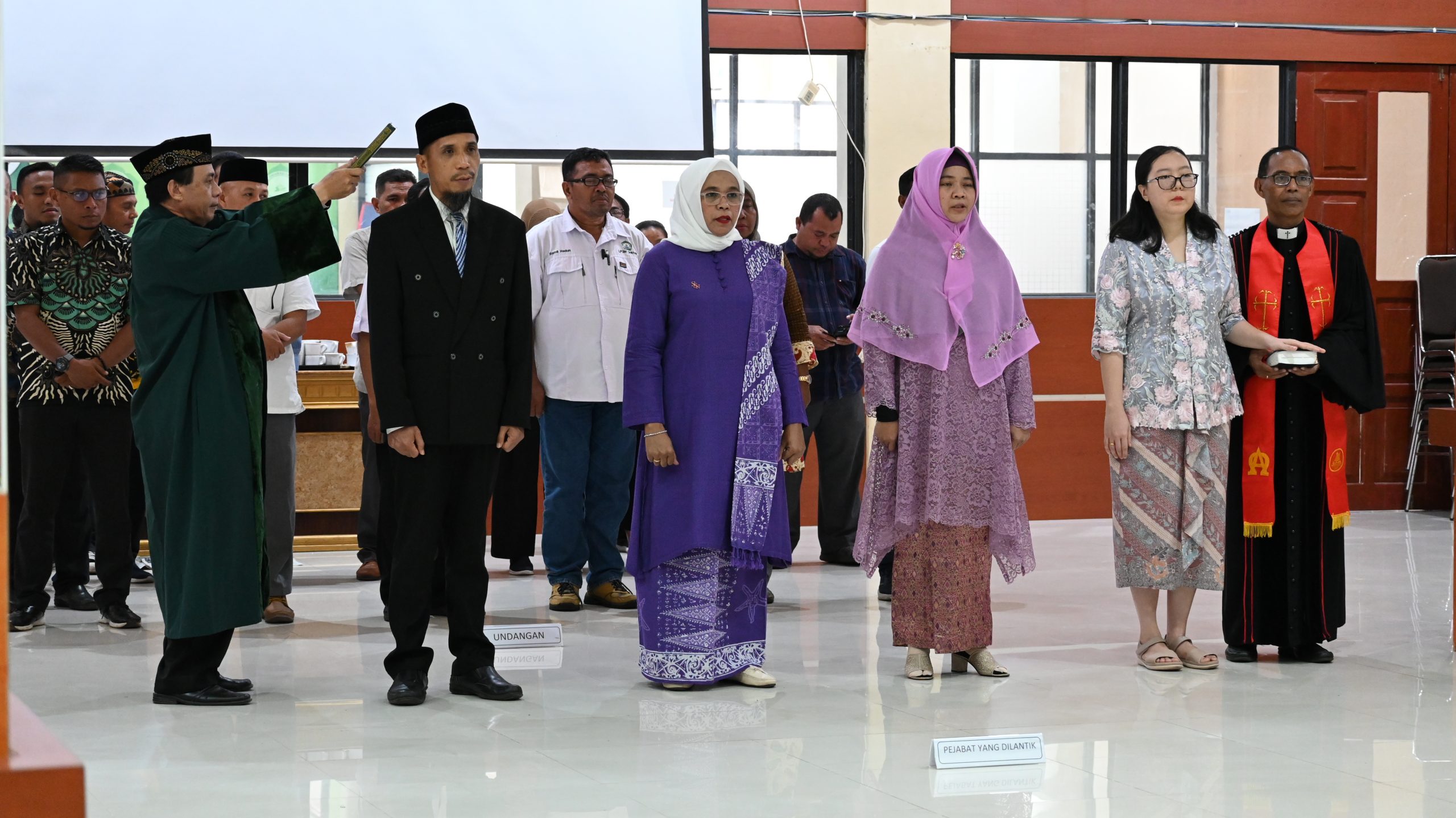Rektor Lantik 4 Pejabat Unkhair