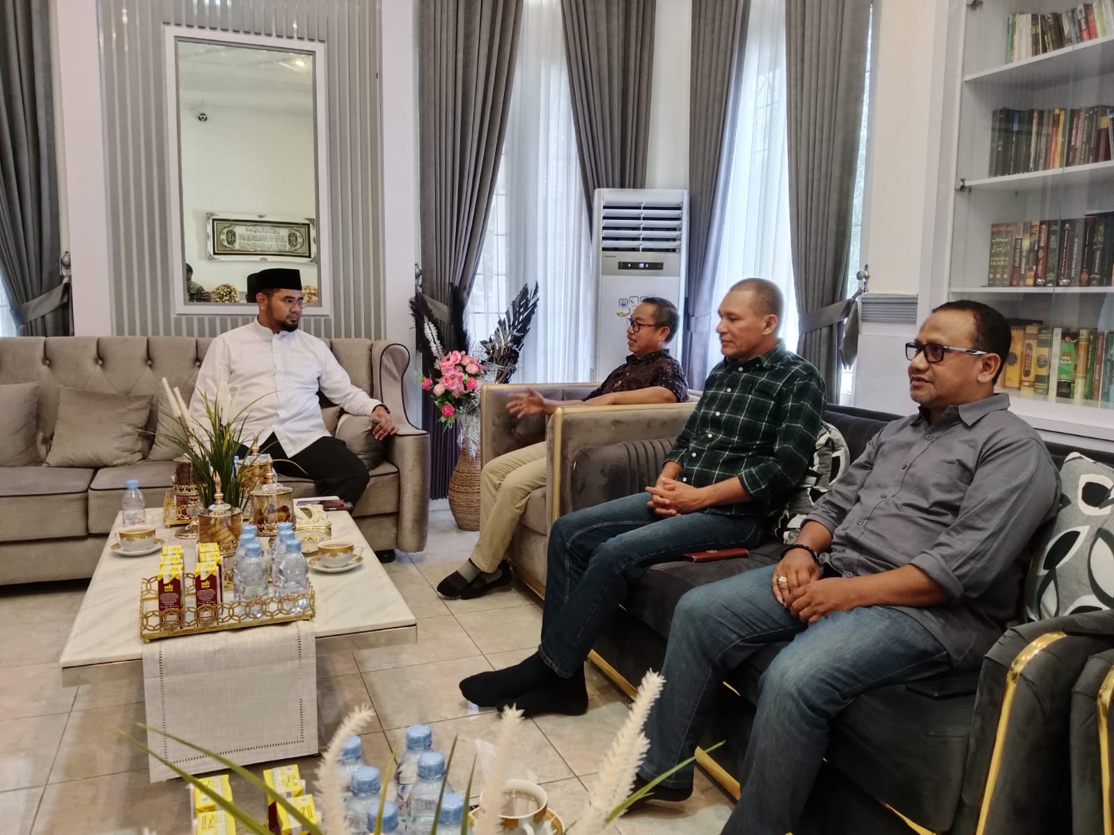Rektor Unkhair dan Plt. Bupati Halsel, Gelar Pertemuan Kuatkan Kerjasama Dorong SDM