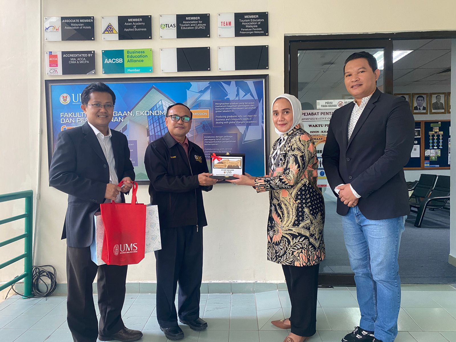Perkuat Kerjasama Internasional, FEB Unkhair Bertandang Ke University Malaysia Sabah