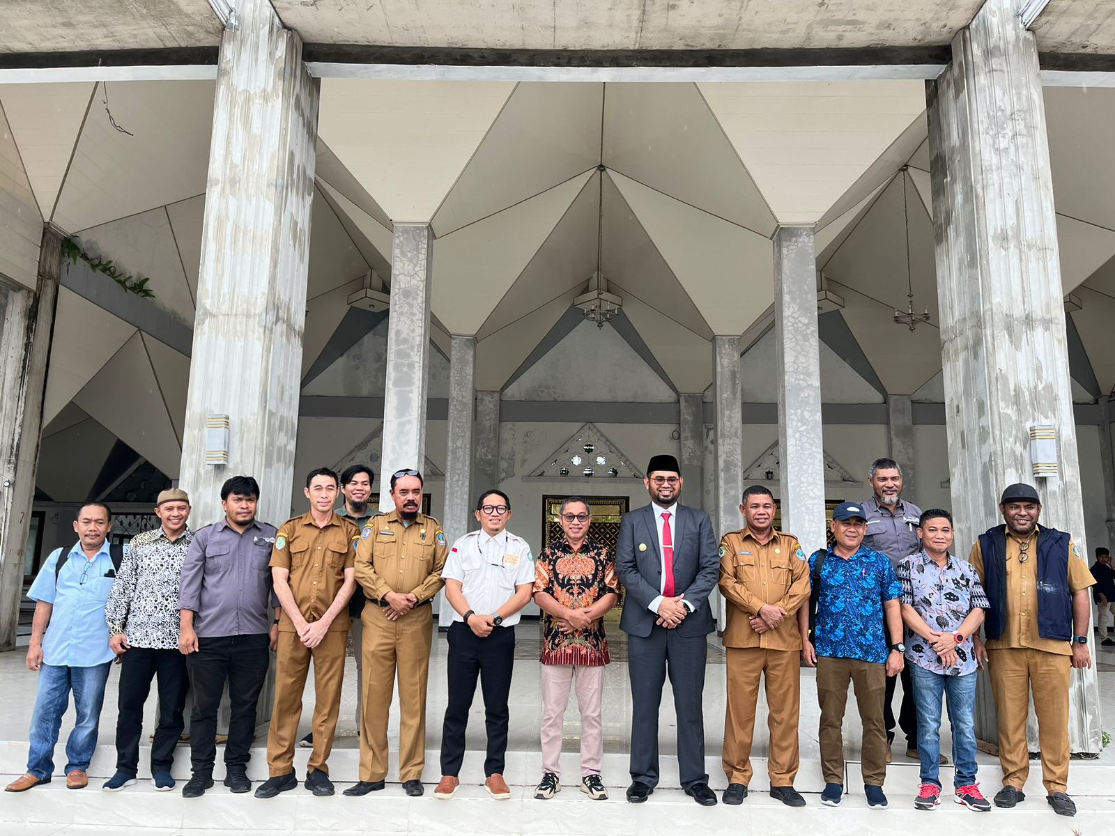 Rektor Unkhair dan Bupati Basam Gelar Pertemuan, Bahas Expo dan Revitalisasi Masjid Raya Halsel