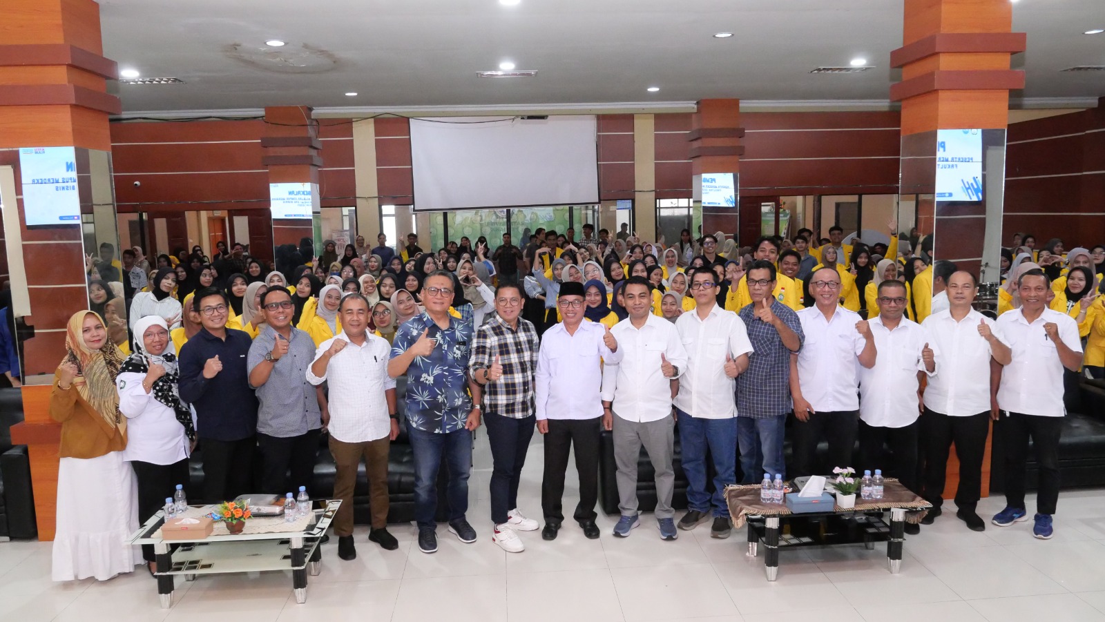 Rektor Resmi Buka Pembekalan MBKM FEB Unkhair