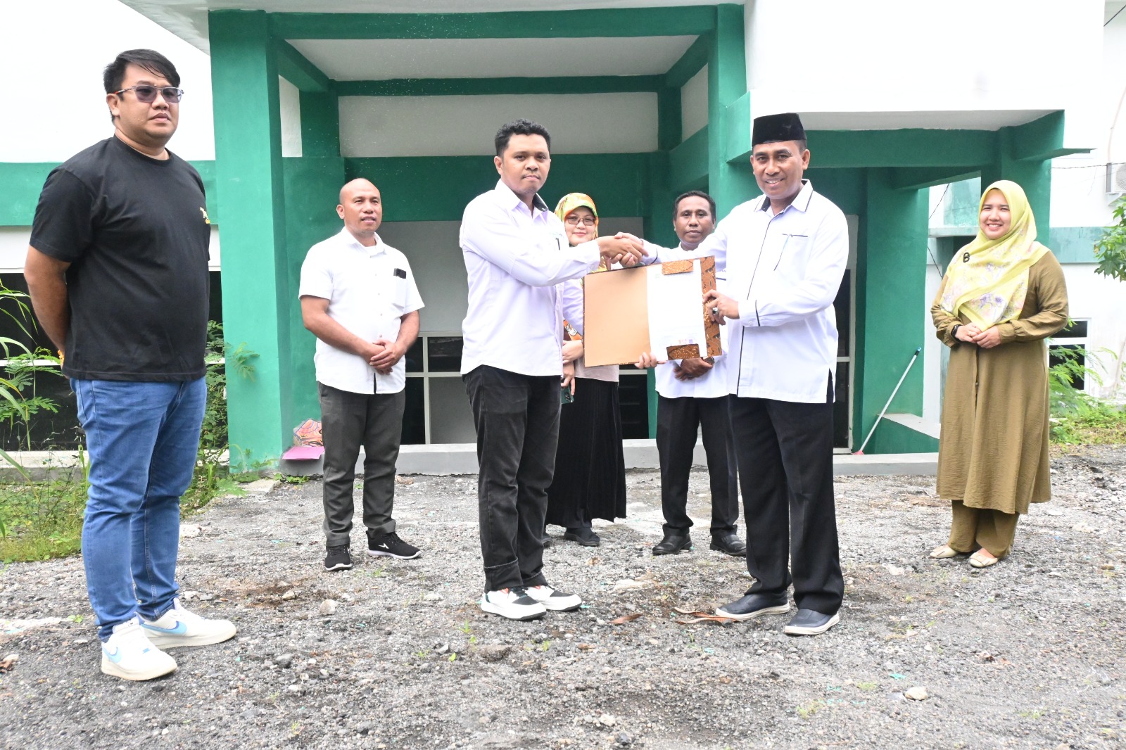 Pemprov Malut Resmi Serahkan Aset Gedung Laboratorium Farmasi ke Unkhair