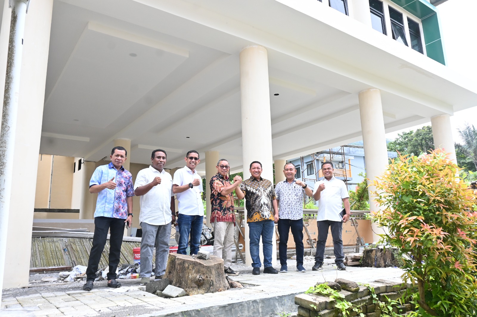 Bupati Taliabu Tinjau Progres Pembangunan Gedung IT Center Unkhair, Peresmian Dijadwalkan 15 September 2024
