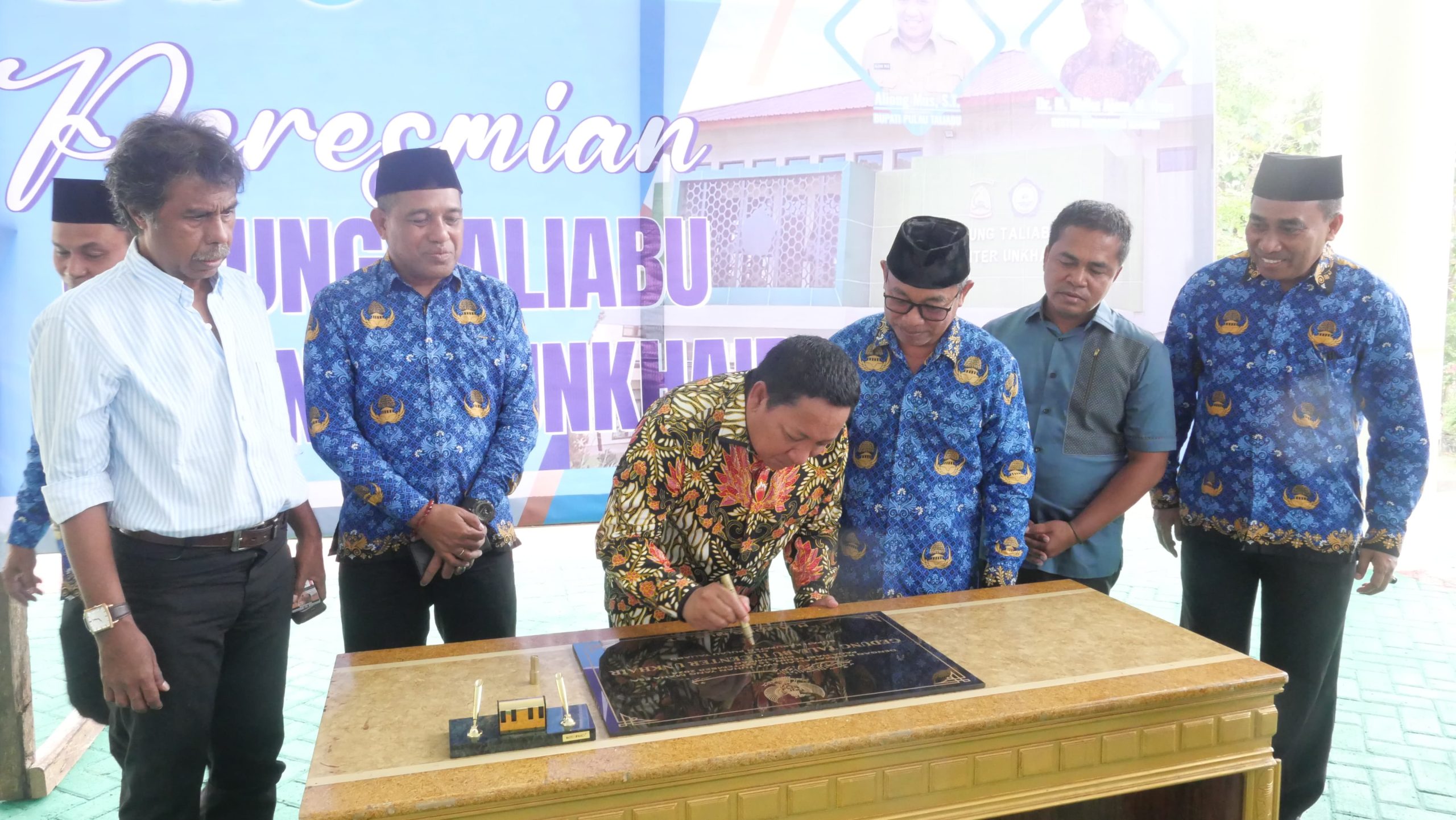Bupati Pulau Taliabu Resmikan Gedung Taliabu IT Center Unkhair
