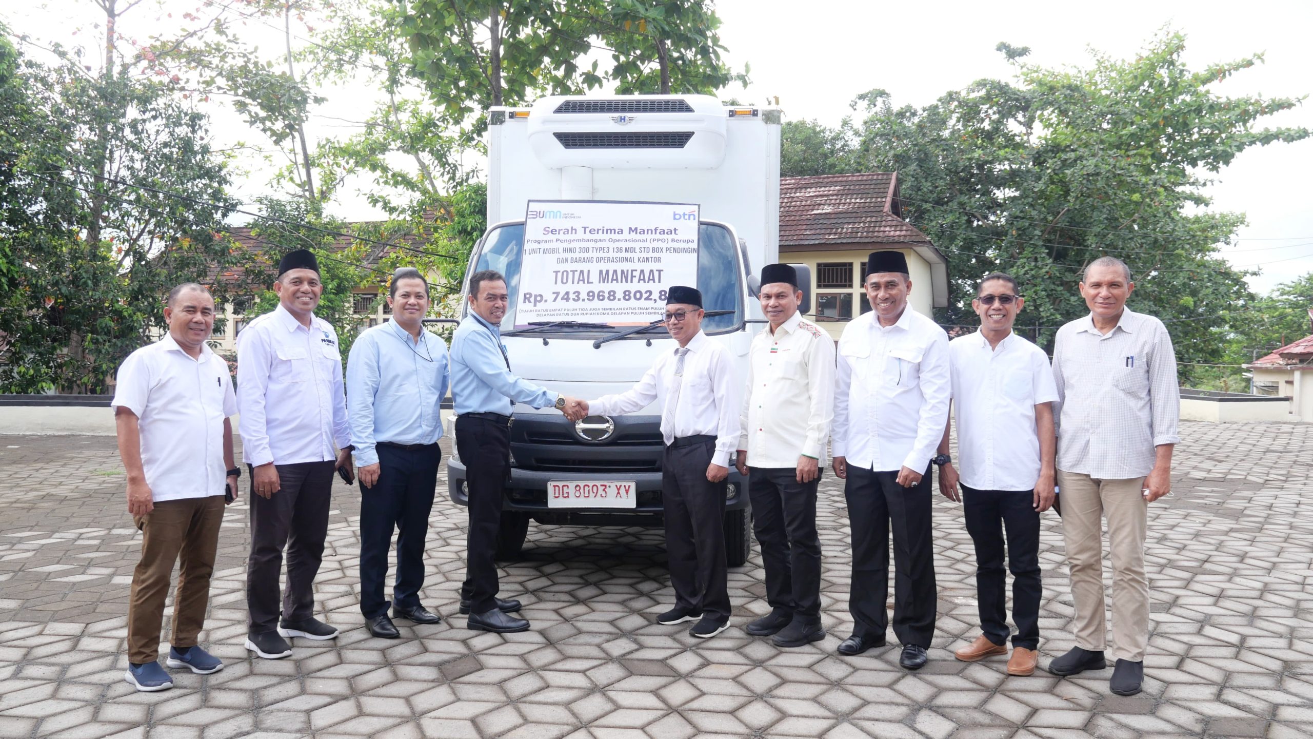 Dukung Pengembangan Usaha, BTN KC Ternate Beri Bantuan Satu Unit Mobil Hino Box Pendingin ke Unkhair