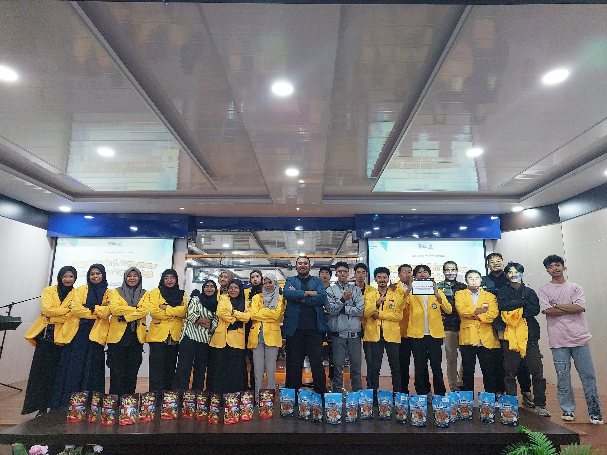 22 Tim Wirausaha Mahasiswa Unkhair Ikuti Pembekalan UMKM YEC di Kanwil DJPb Malut