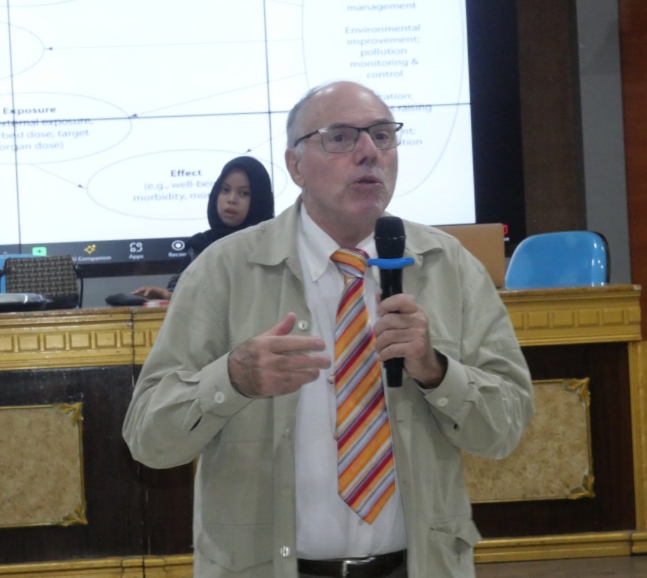 Prof. dr. Nando Campanella Ajak Kembangkan Telemedicine dalam Kuliah Tamu di Unkhair