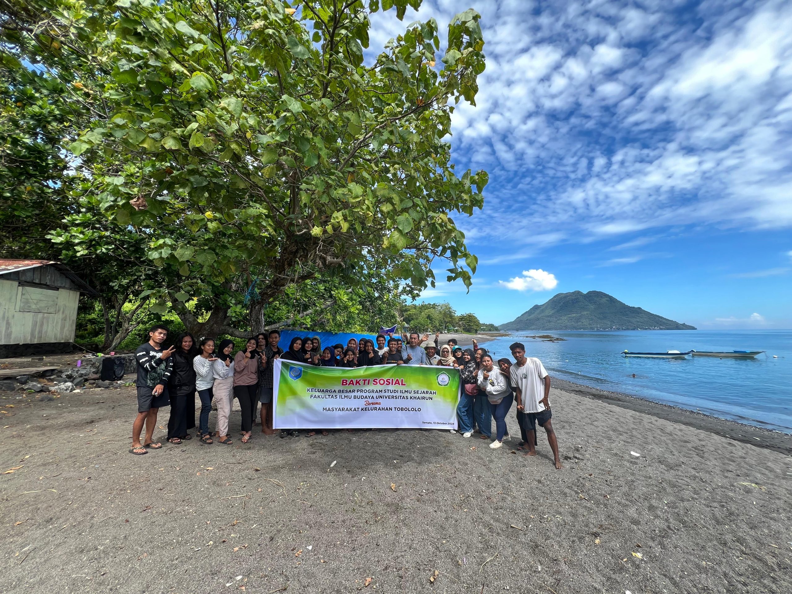 Peduli Tempat Wisata, Prodi Ilmu Sejarah Unkhair Bersih Pantai