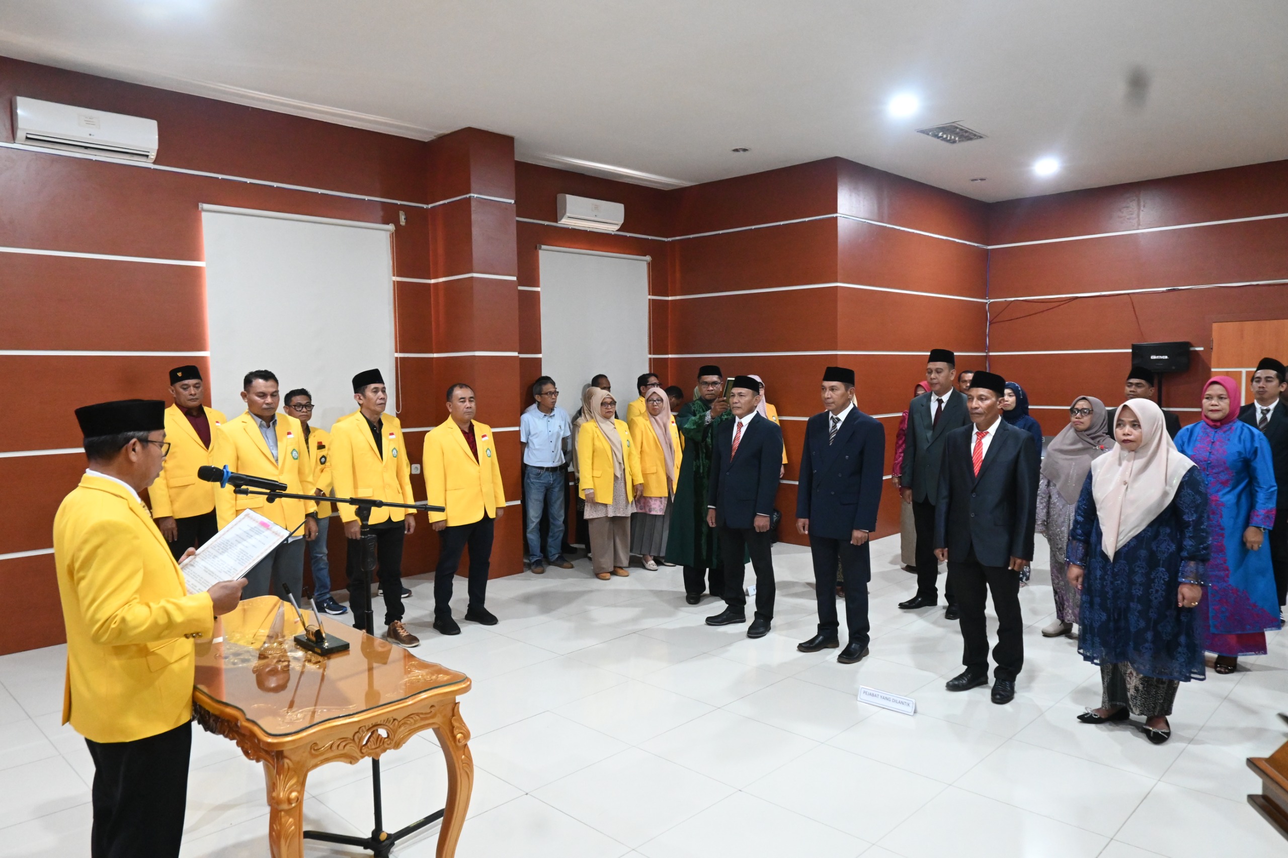 Rektor Unkhair Resmi Lantik 13 Pejabat Baru, Berikut Nama dan Jabatannya