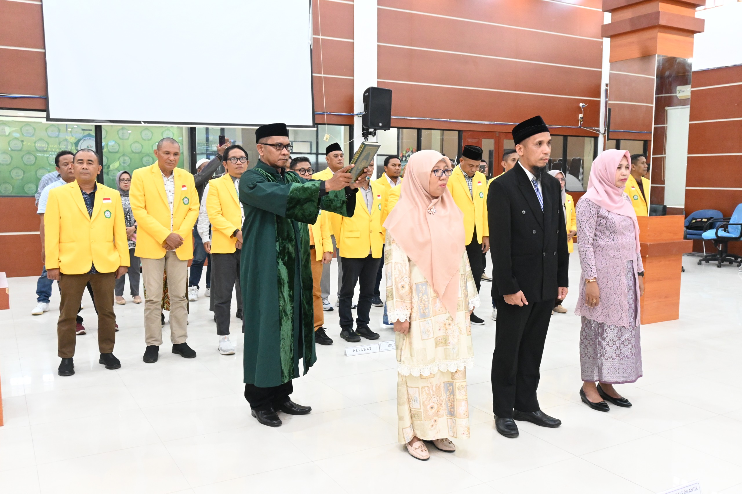 Rektor Unkhair Lantik Pejabat Setingkat Kepala Lembaga, dan Kabag Fakultas Hukum