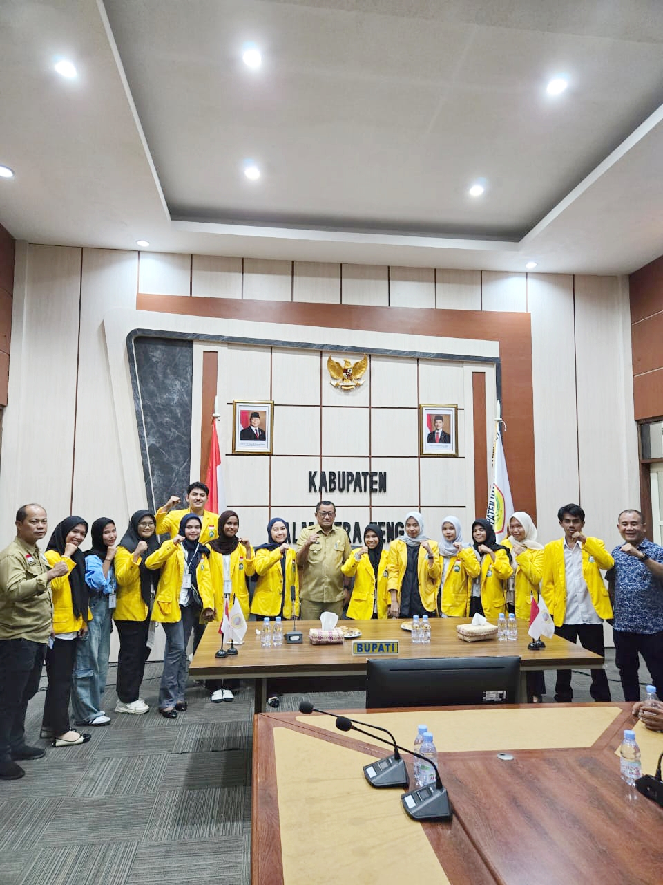 PJ. Bupati Halteng Lepas 13 Mahasiswa MBKM FEB Unkhair