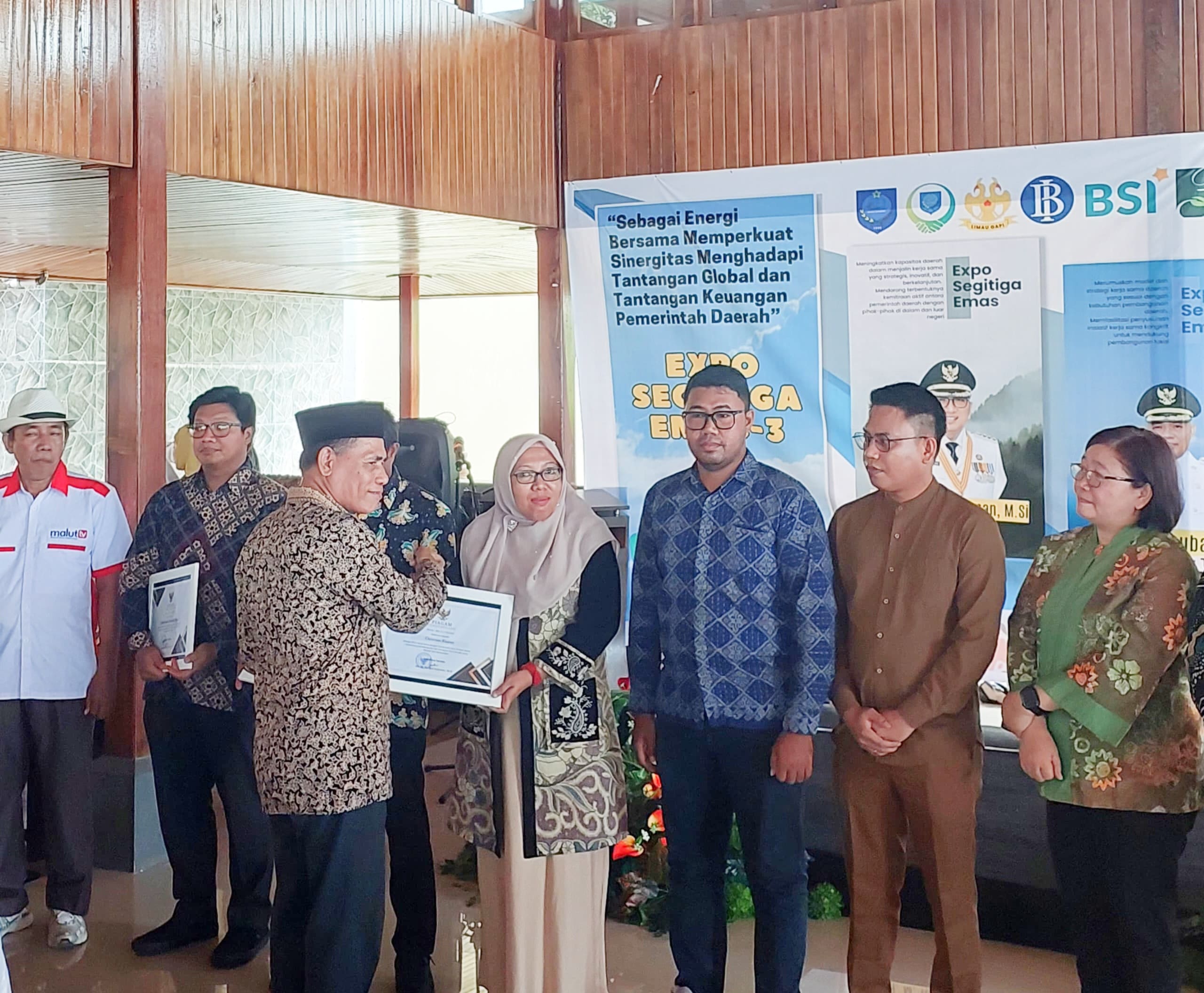 Unkhair Terima Penghargaan dari Wali Kota Ternate Sebagai Mitra Strategis