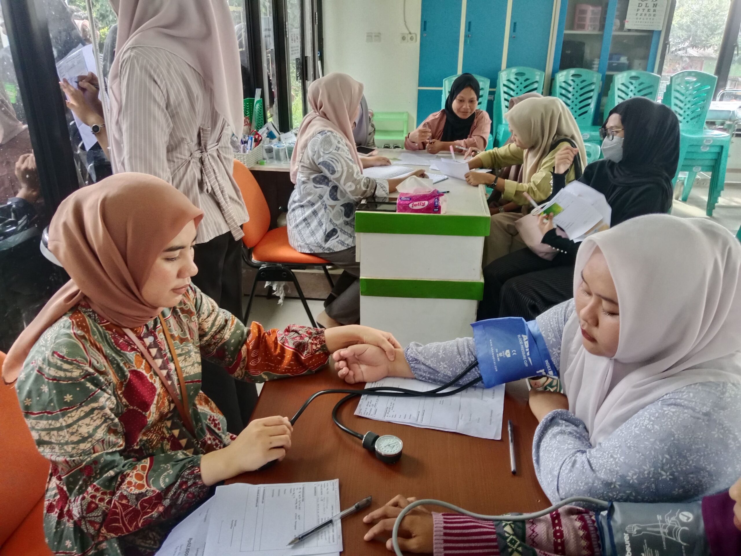 Calon Peserta Kubermas Tahun Akademik 2025/2026 Jalani Pemkes di Klinik Pratama Unkhair
