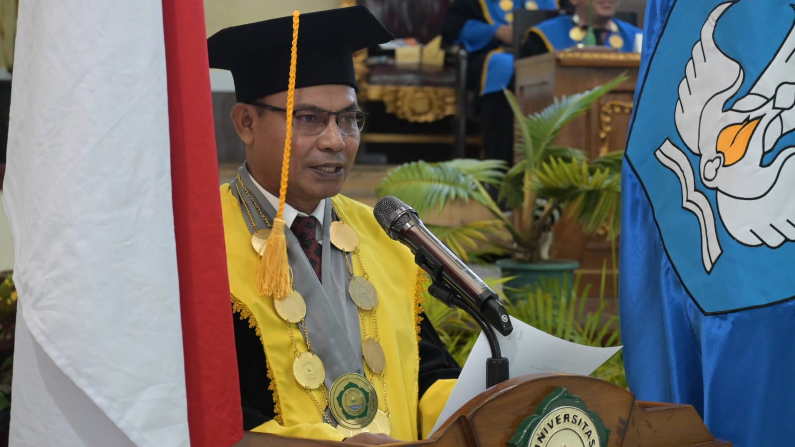 Perdana Pimpin Wisuda, Rektor Unkhair Dorong Alumni Ciptakan Lapangan Kerja