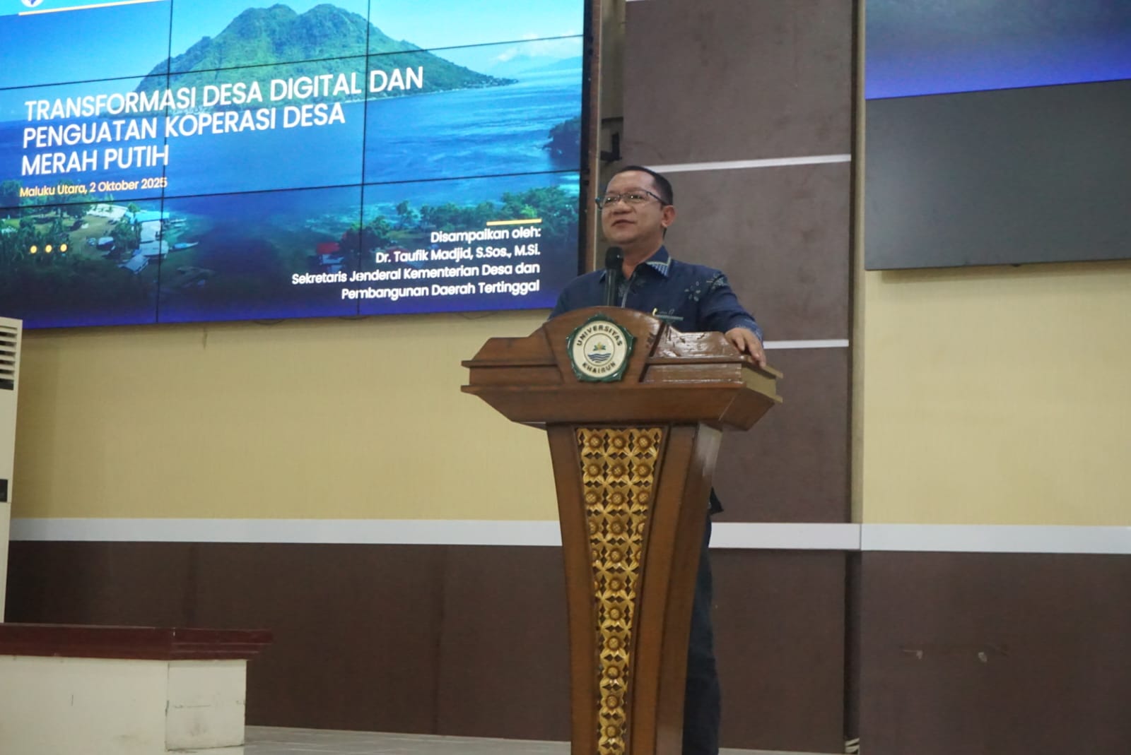 Beri Kuliah di Unkhair, Sekjen Kemendes PDTT Dorong Transformasi Desa Digital
