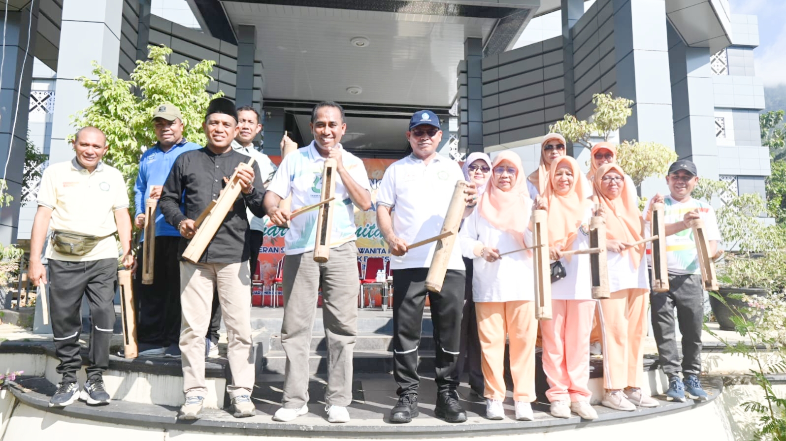 Pemukulan Pentungan Semarakkan Pencanangan HUT ke-26 DWP Unkhair