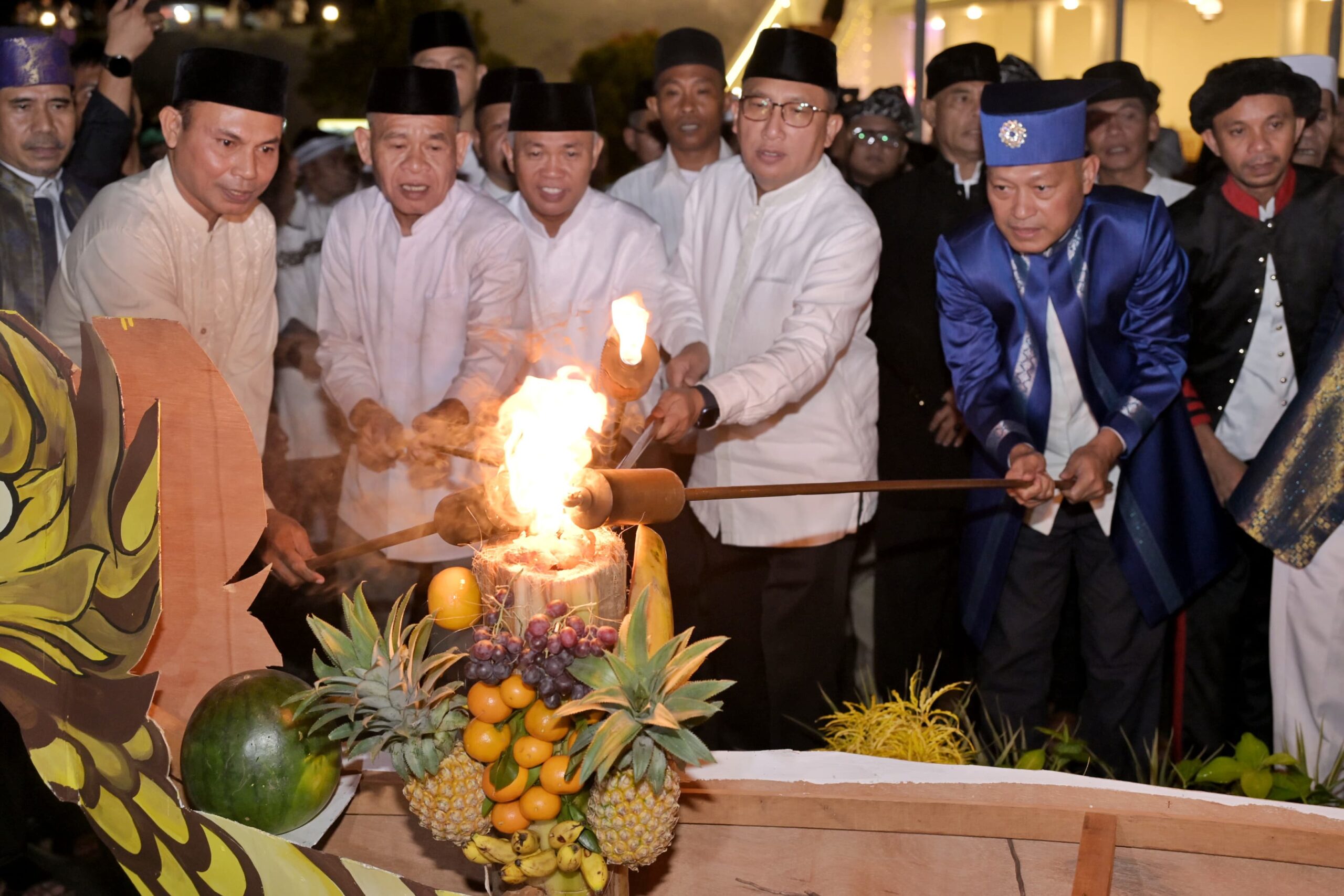 Momen 27 Ramadan, Rektor Unkhair Hadiri Prosesi Ela-Ela di Kedaton Ternate