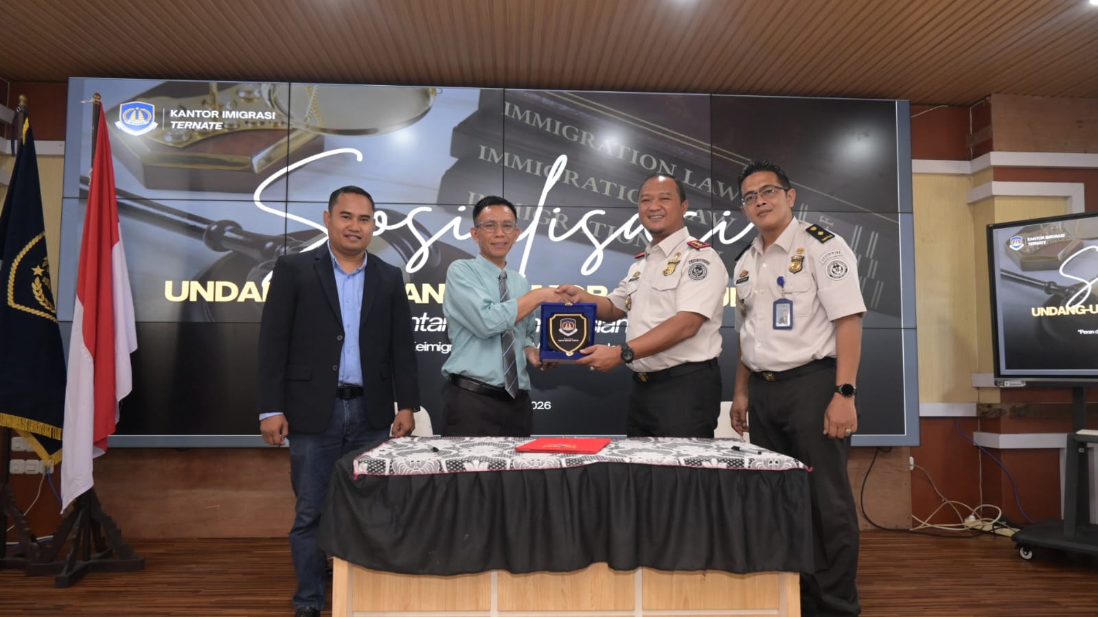 Kantor Imigrasi Kelas I TPI Ternate Sosialisasi Keimigrasian, dan Teken MoA dengan Fakultas Hukum Unkhair