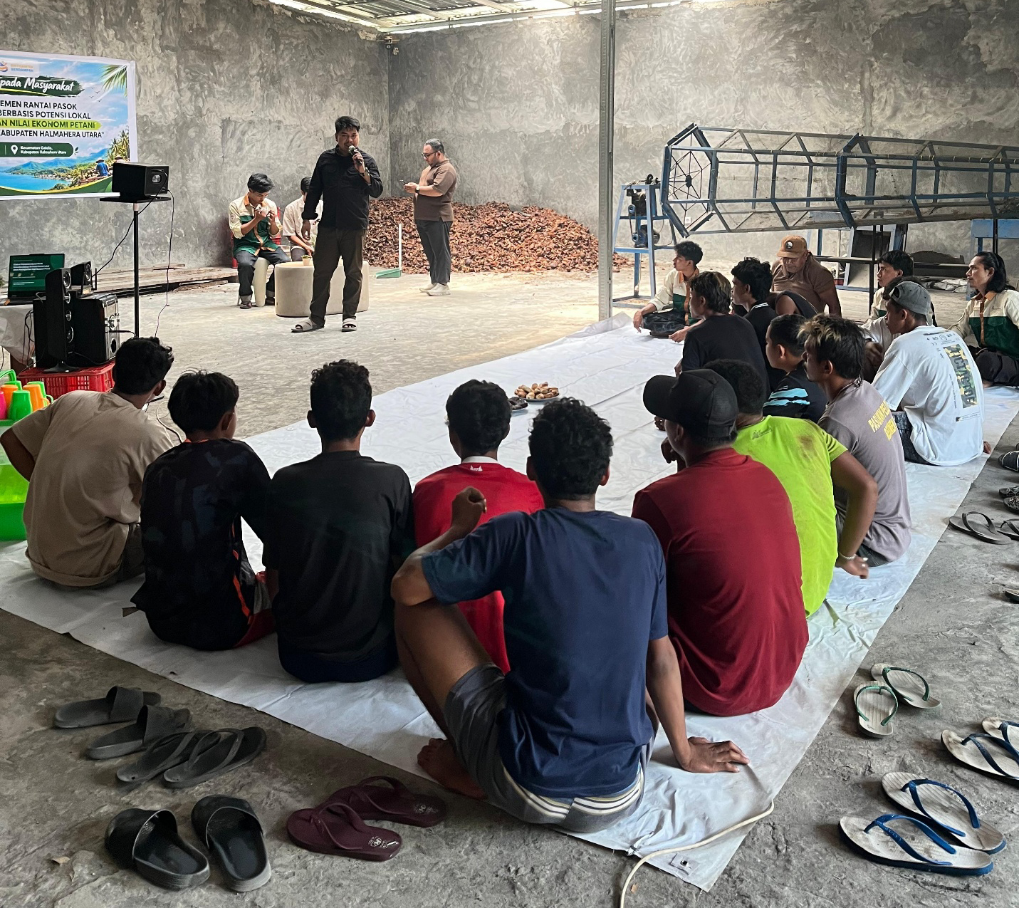 Hilirisasi Kelapa, PKM FEB Unkhair Perkuat Rantai Pasok Petani Galela